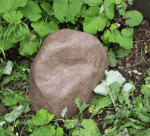 Искусственный камень 60/40 ДС на дренажный колодец подходит для маскировки люков дренажных колодцев или просто украшения сада.