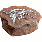 Крышка люка Камень со стегозавром прекрасно украсит ваш участок в археологическом стиле!
