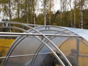 <b>Супер-прочный каркас теплицы Кремлевская-Люкс Премиум-4</b>. Самая прочная из теплиц (выдерживает нагрузку 400 кг/кв.м), расстояние между дугами - 65 см
