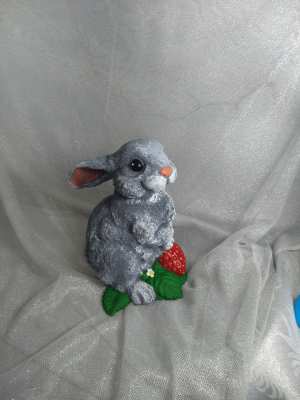 Заяц с клубникой - садово-парковая фигура из полистоуна