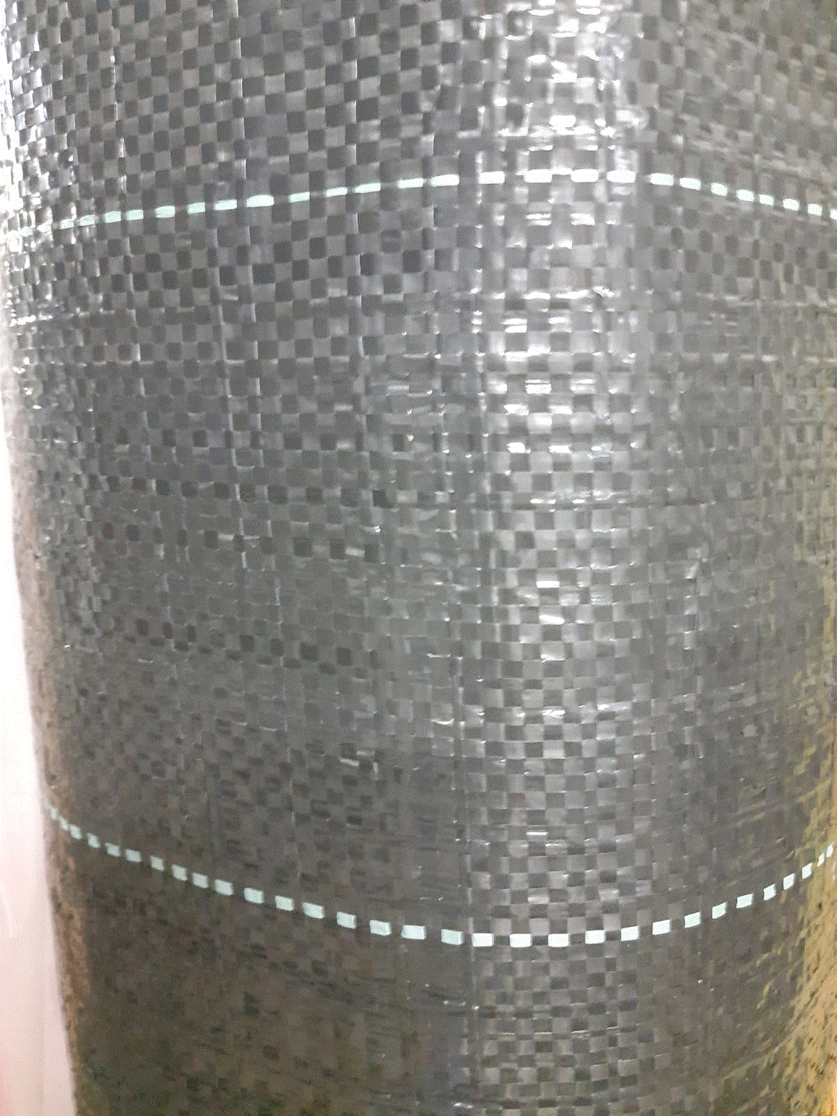 Агроткань - черный укрывной материал плотностью 90 г/кв.м, ширина 1,6 м