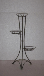 Металлическая подставка под цветы Классическая витая на 3 горшка изготавливается из особого сверхпрочного экологичного материала - витая труба